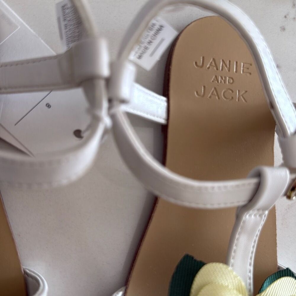Janie and Jack Flower Sandal in Sunny Yellow Size 8 - Picture 4 of 6